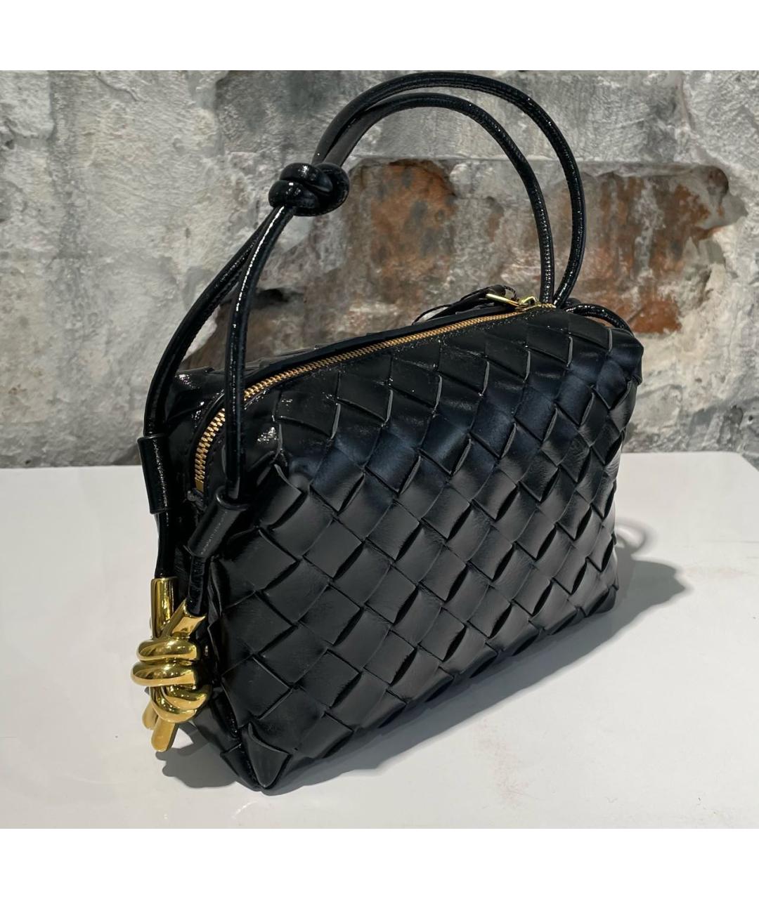 BOTTEGA VENETA Черная сумка через плечо из лакированной кожи, фото 3