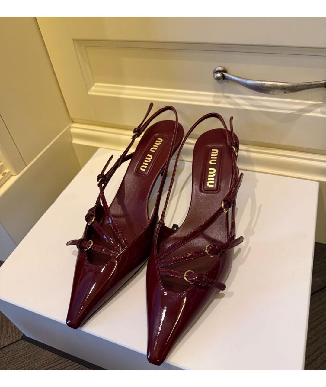 MIU MIU Бордовые туфли из лакированной кожи, фото 2