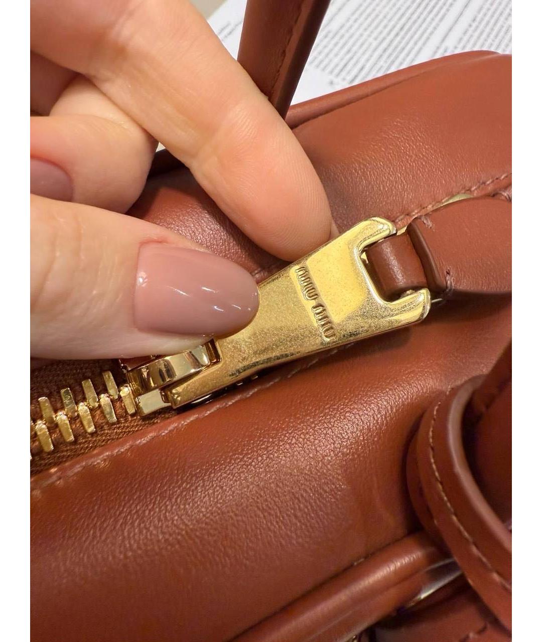 MIU MIU Коричневая кожаная сумка через плечо, фото 8