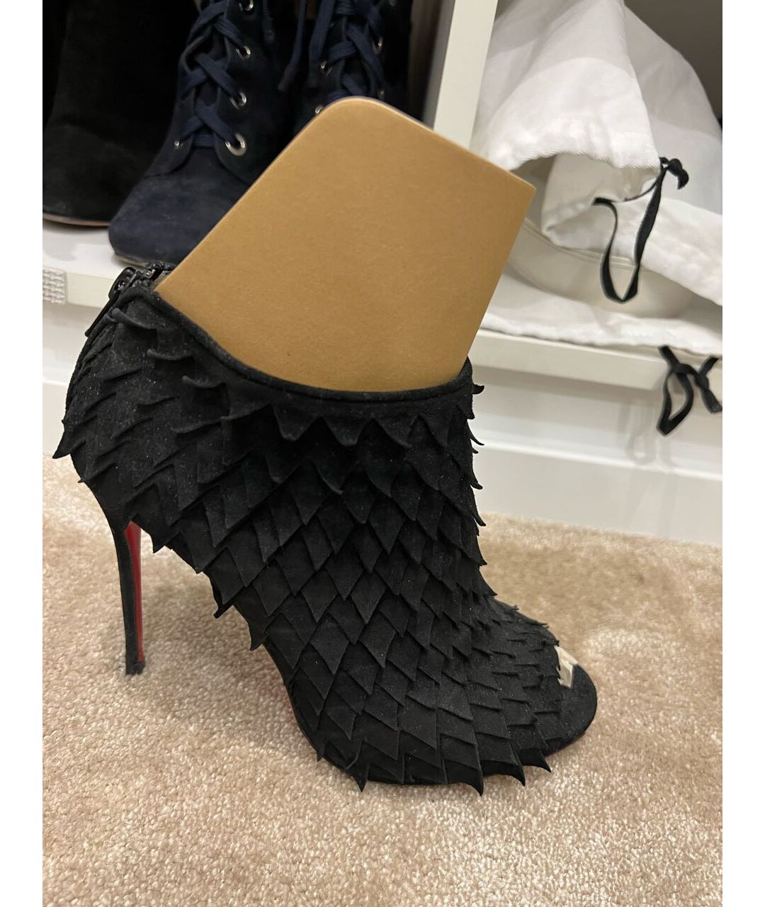 CHRISTIAN LOUBOUTIN Черные замшевые ботильоны, фото 5