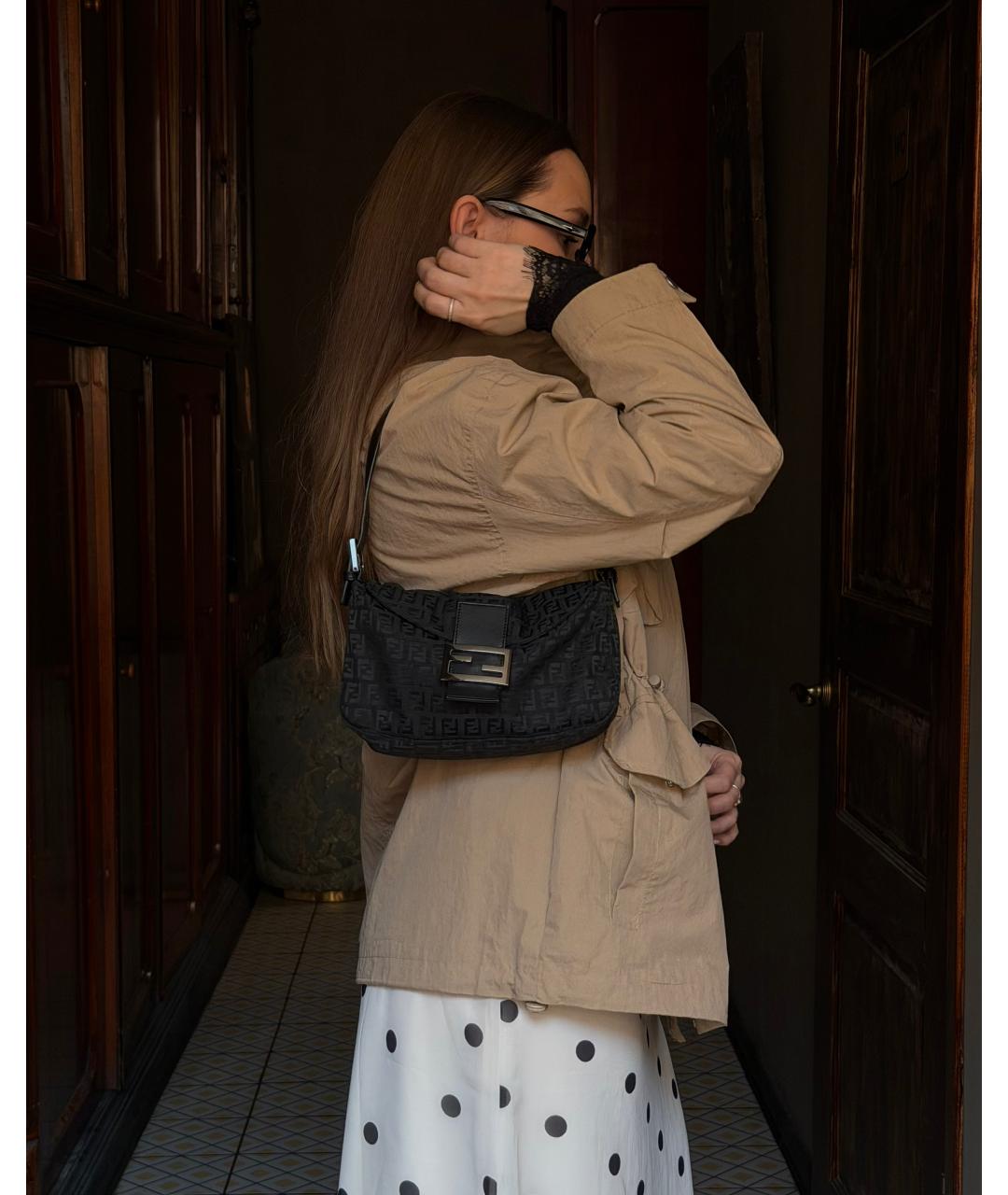 FENDI Черная тканевая сумка с короткими ручками, фото 9