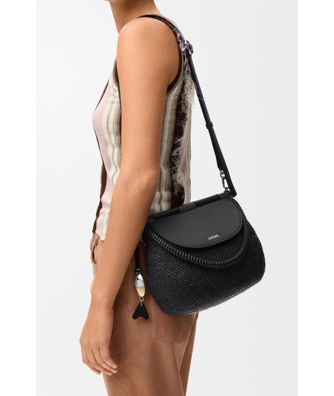 LOEWE Черная пелетеная сумка с короткими ручками, фото 3