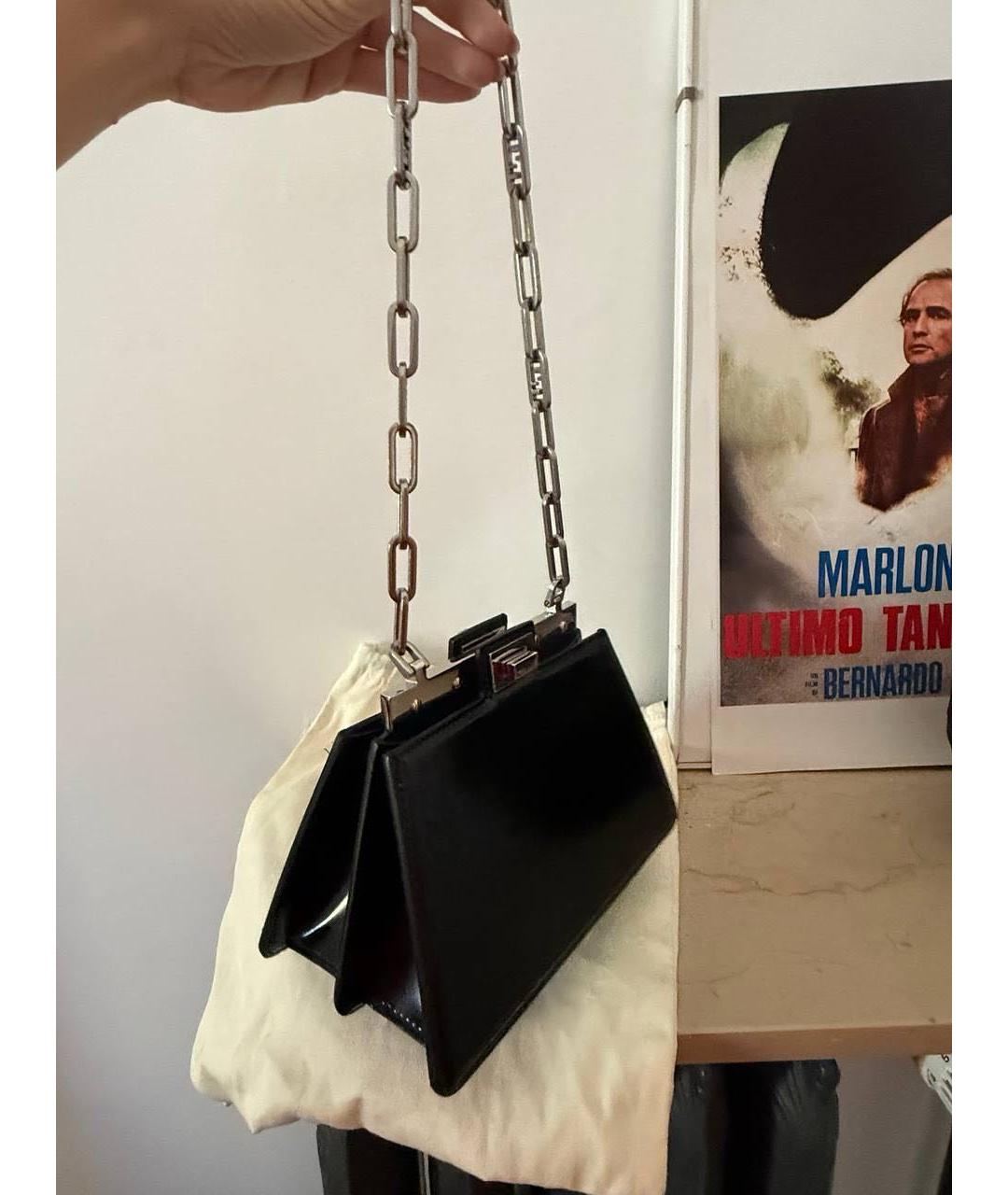 FENDI Черная сумка с короткими ручками из лакированной кожи, фото 6