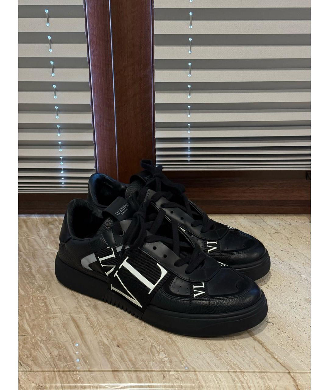 VALENTINO Черные кожаные низкие кроссовки / кеды, фото 2