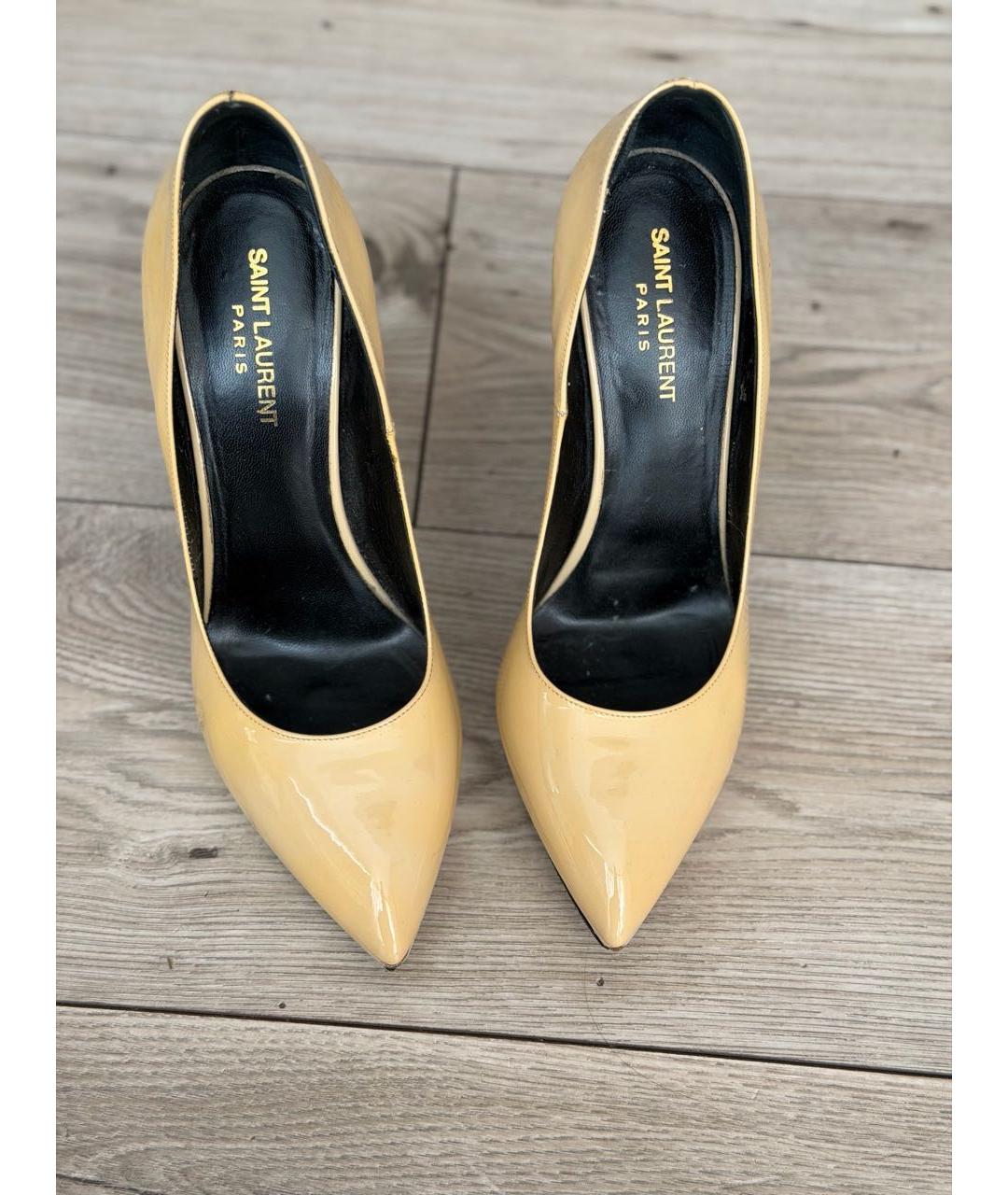 SAINT LAURENT Бежевые туфли из лакированной кожи, фото 2