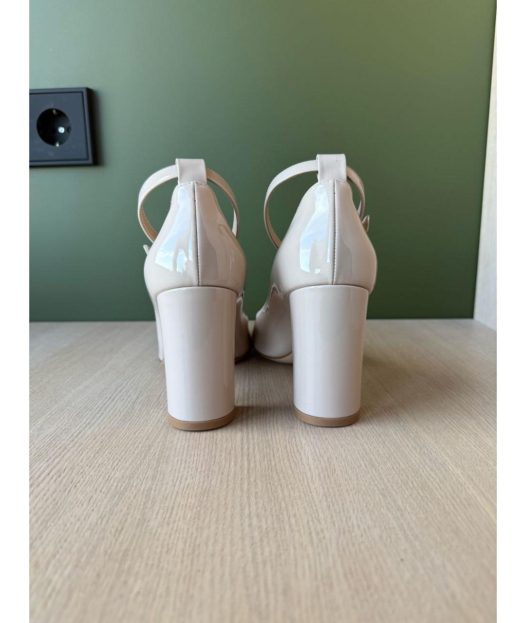 GIANVITO ROSSI Бежевые туфли из лакированной кожи, фото 4