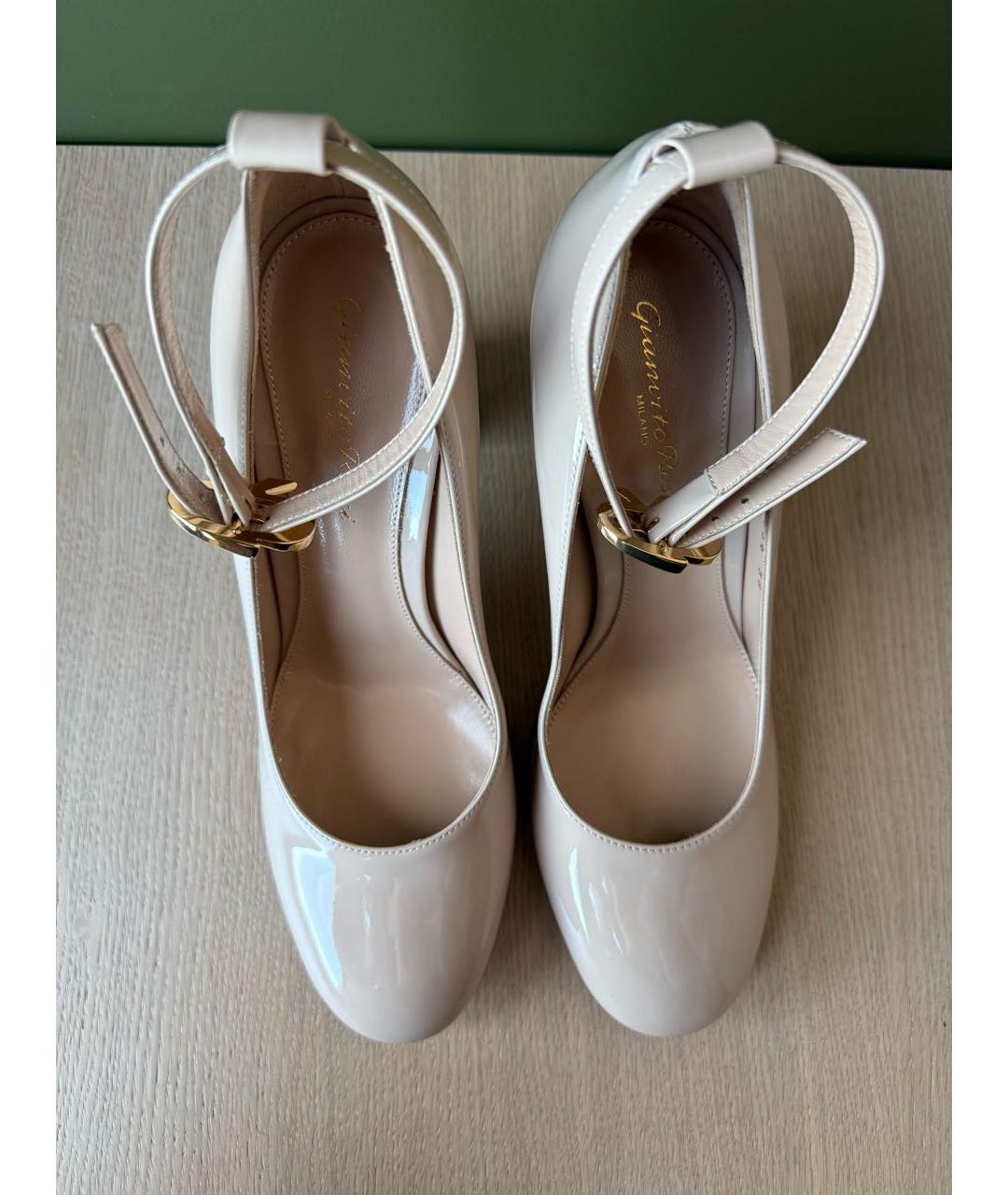 GIANVITO ROSSI Бежевые туфли из лакированной кожи, фото 3