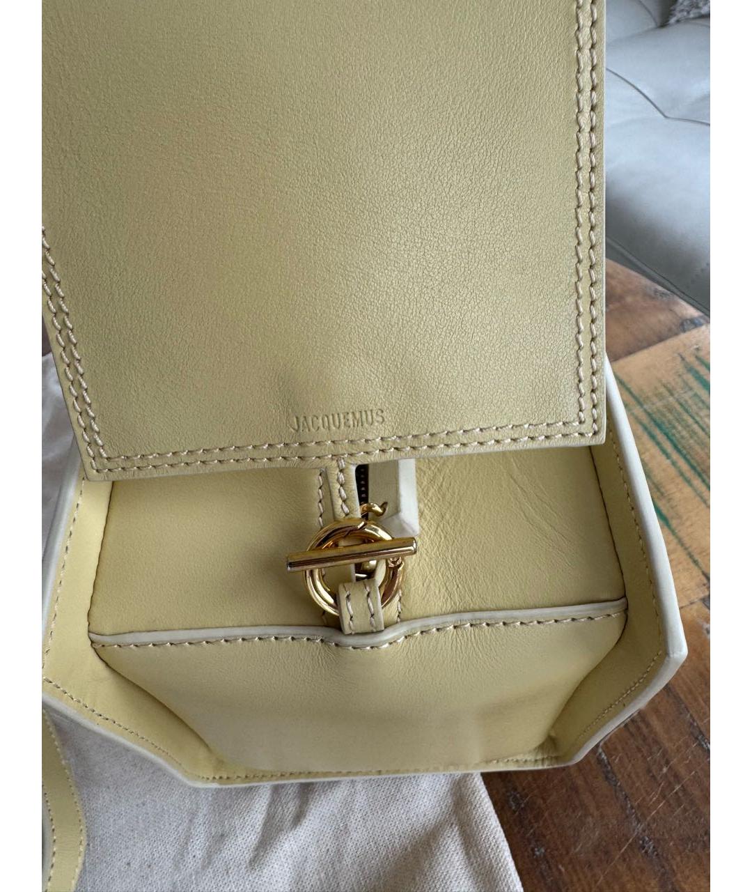 JACQUEMUS Желтая кожаная сумка с короткими ручками, фото 6