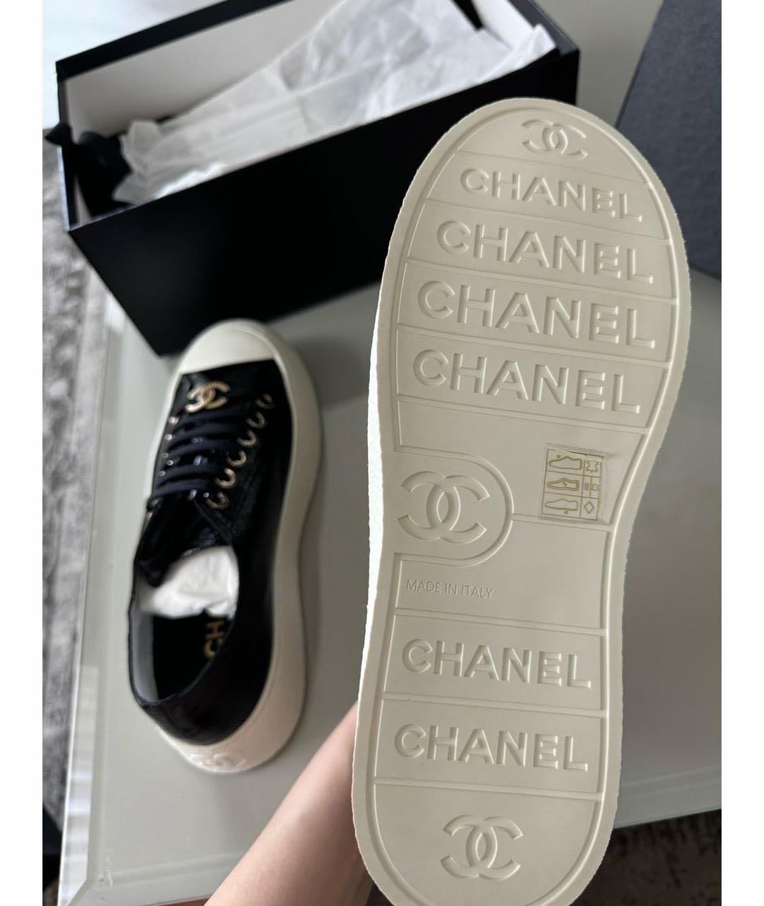 CHANEL Черные кеды из искусственной кожи, фото 5