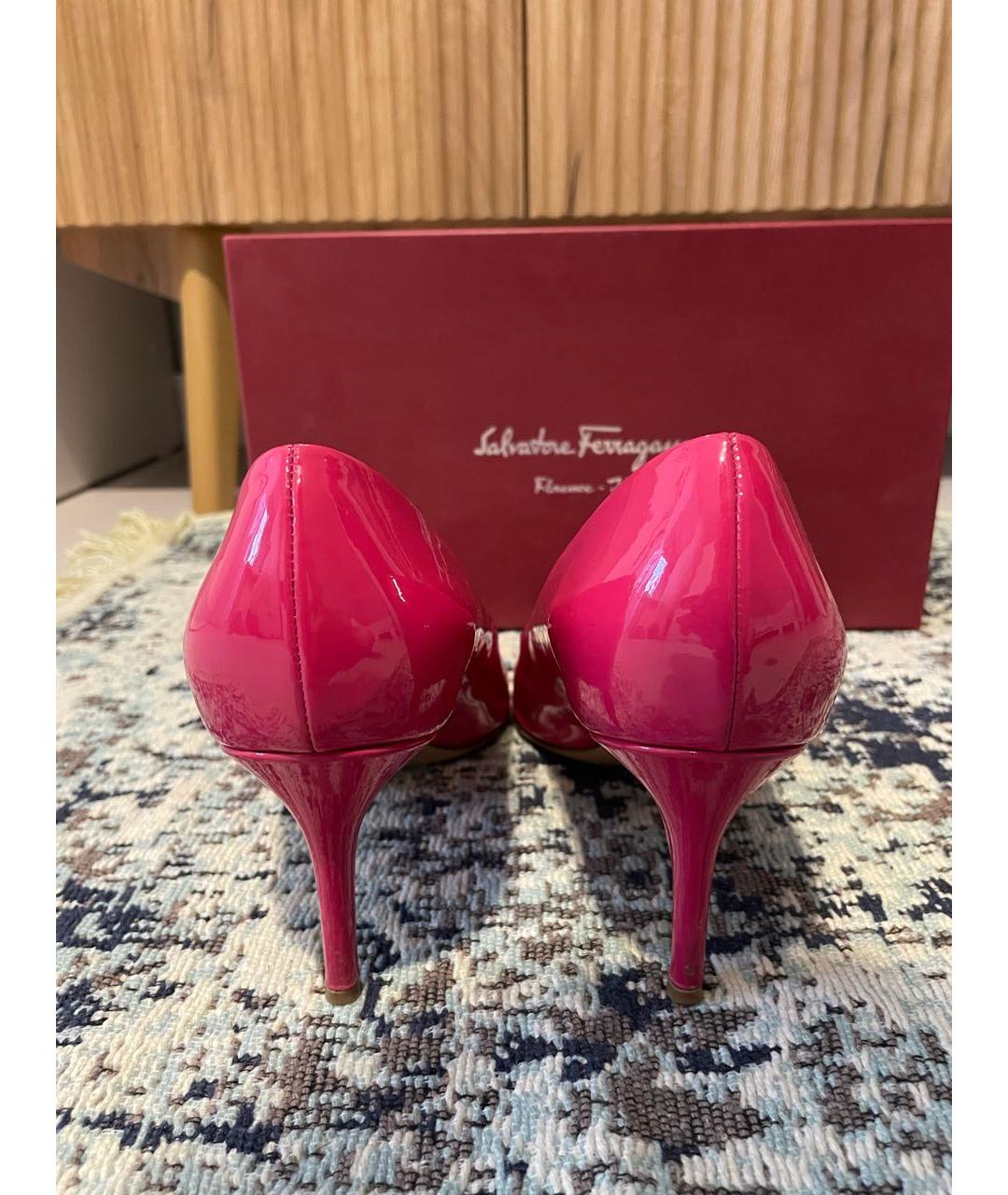 FERRAGAMO Розовые туфли из лакированной кожи, фото 3