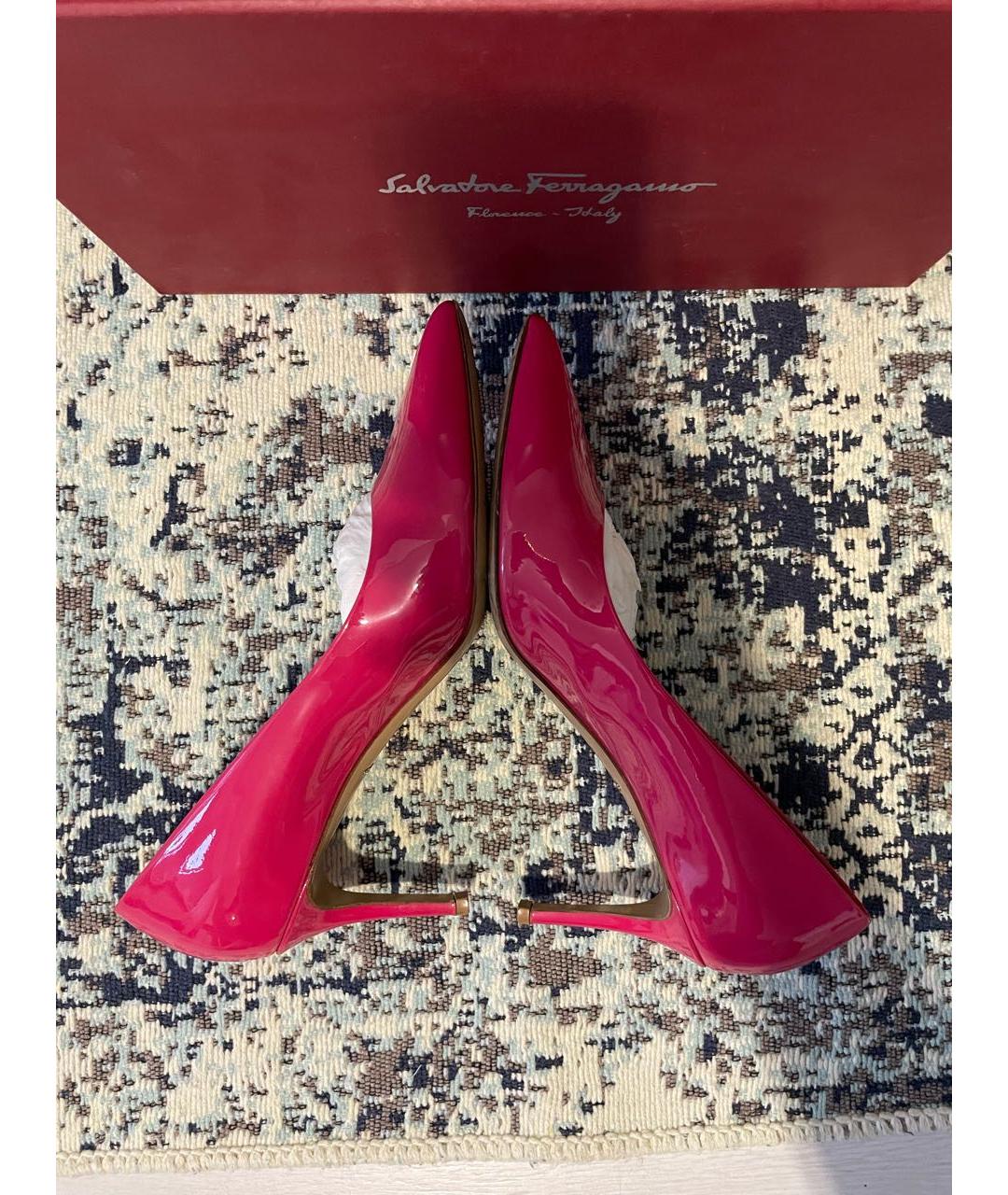 FERRAGAMO Розовые туфли из лакированной кожи, фото 4