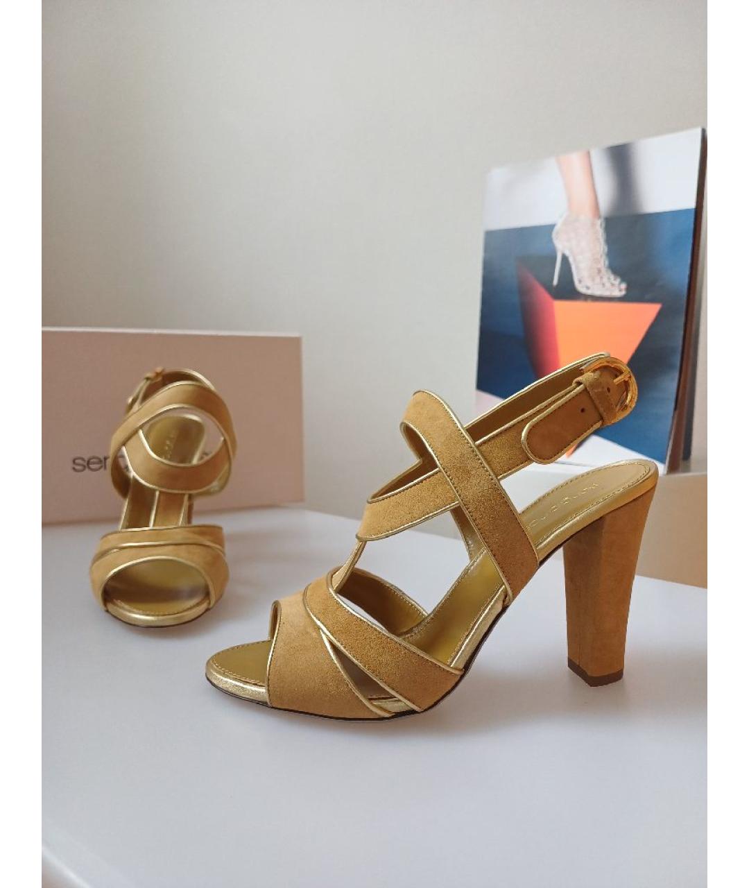 SERGIO ROSSI Горчичные замшевые босоножки, фото 4