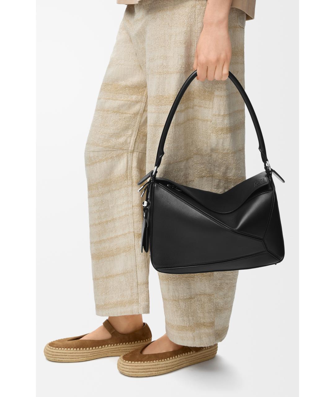 LOEWE Черная кожаная сумка с короткими ручками, фото 3