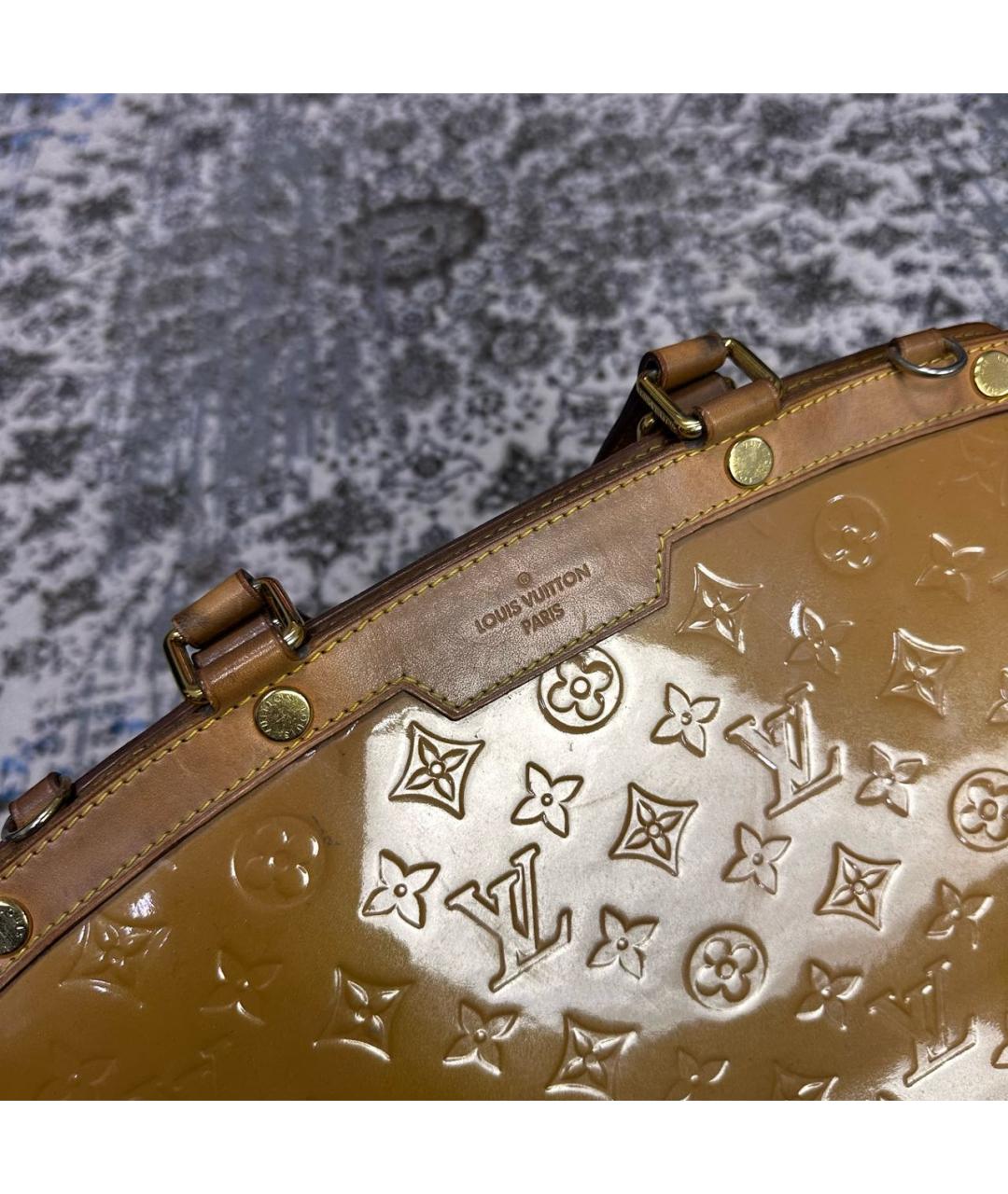 LOUIS VUITTON Коричневая сумка с короткими ручками из лакированной кожи, фото 2