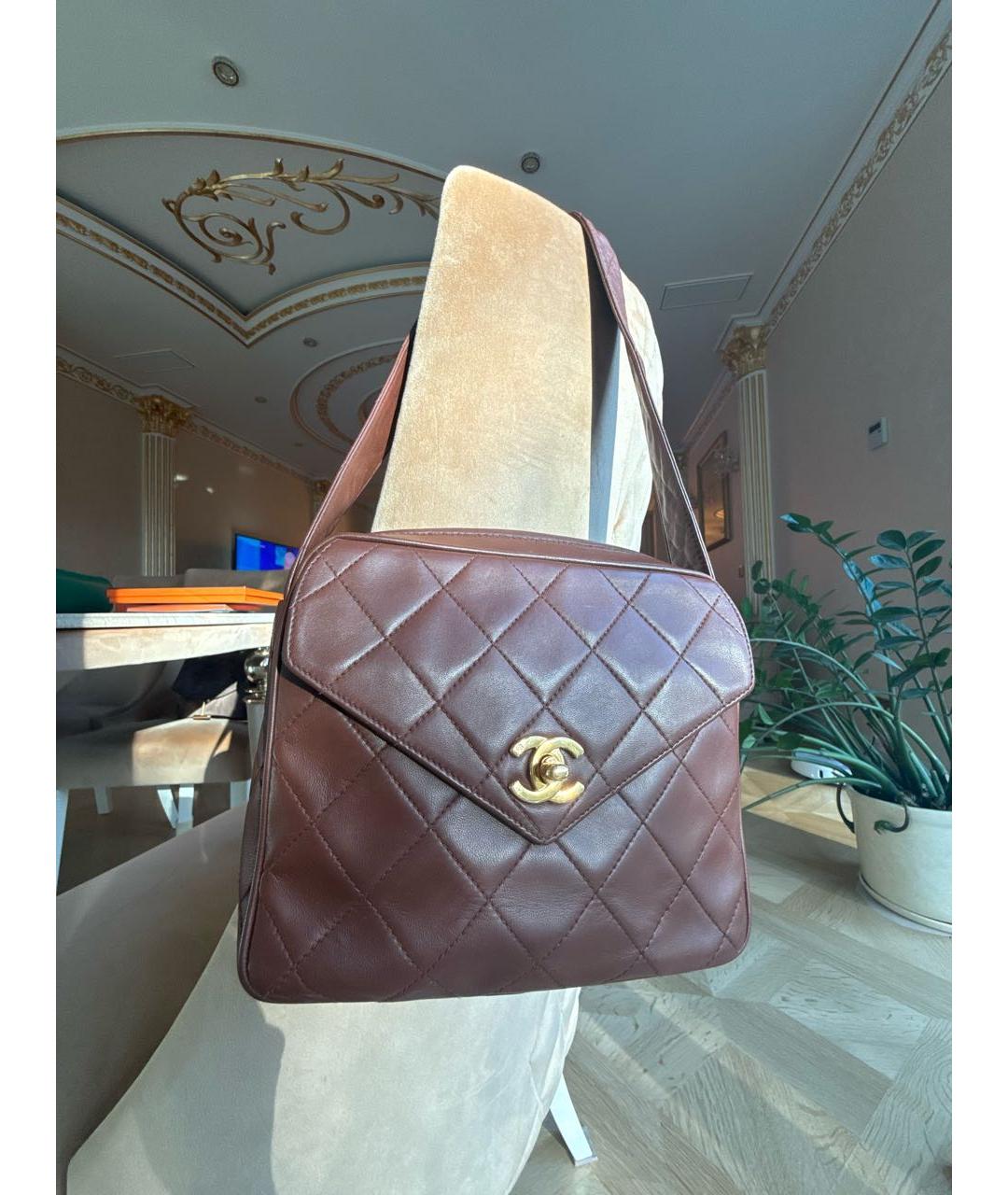 CHANEL Коричневая кожаная сумка с короткими ручками, фото 2
