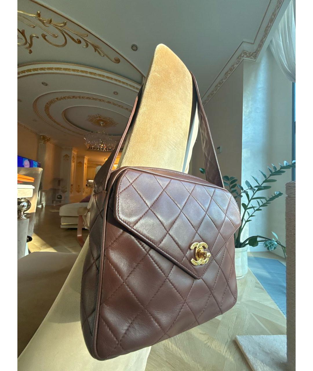 CHANEL Коричневая кожаная сумка с короткими ручками, фото 3