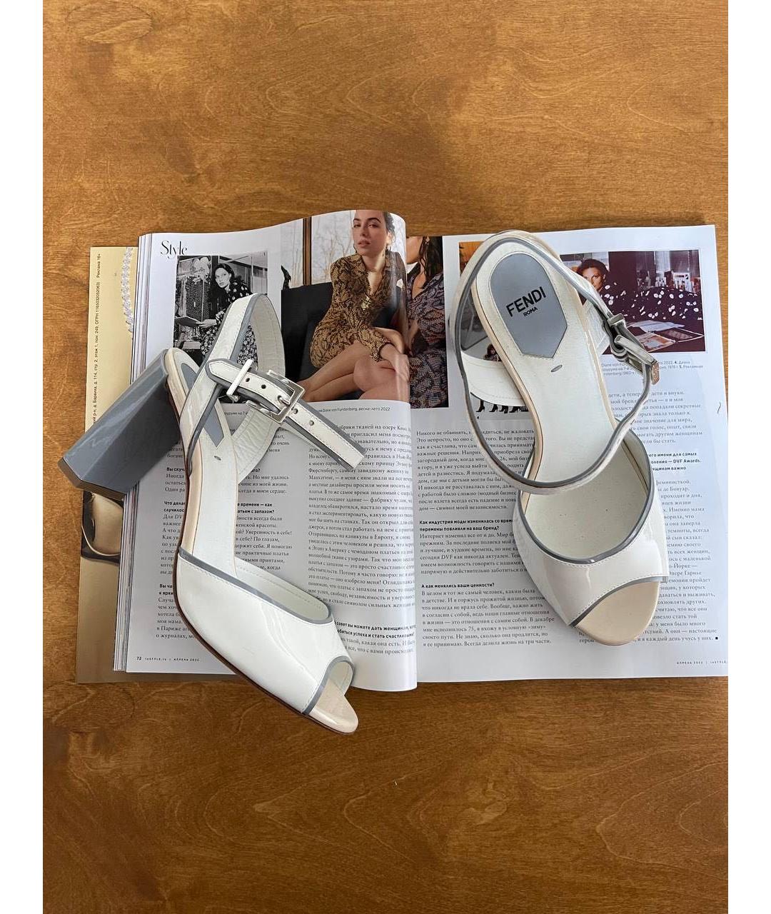 FENDI Белые босоножки из лакированной кожи, фото 2