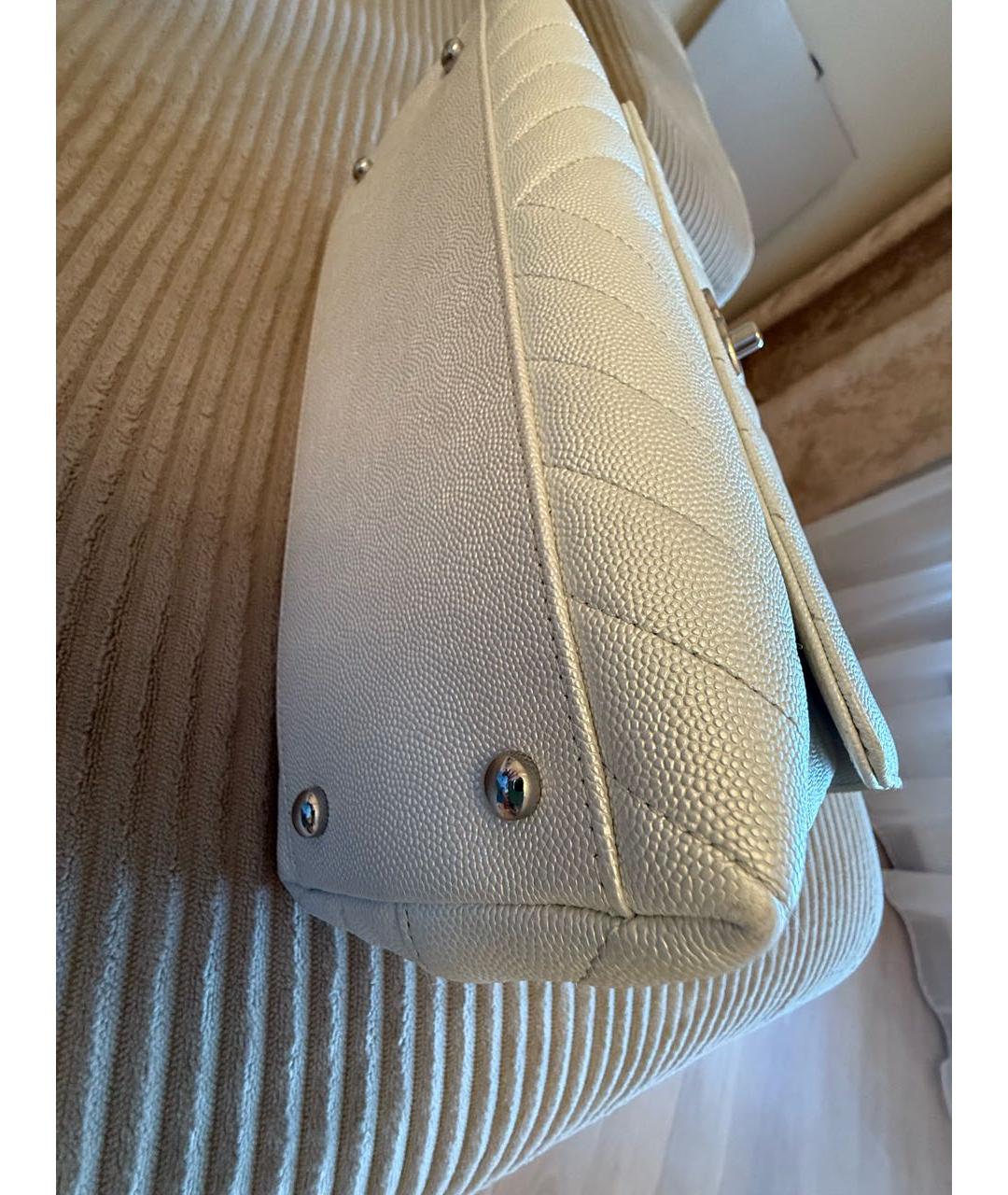 CHANEL Белая кожаная сумка с короткими ручками, фото 4