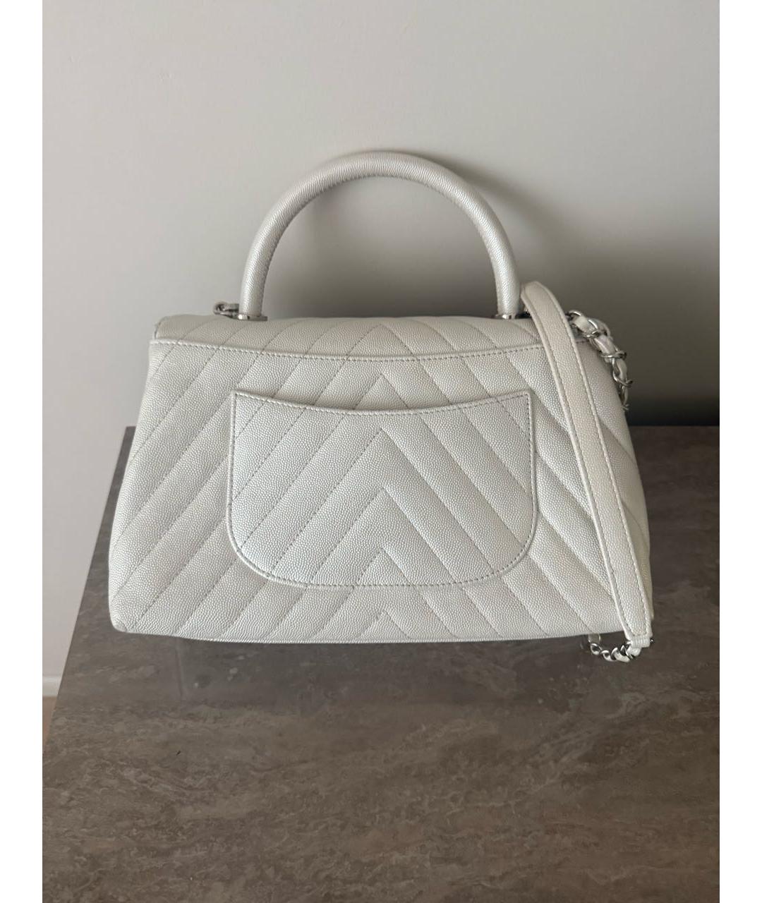 CHANEL Белая кожаная сумка с короткими ручками, фото 2