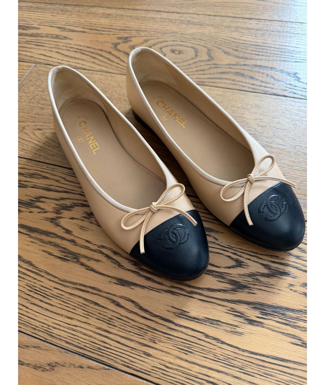 CHANEL Бежевые кожаные балетки, фото 2