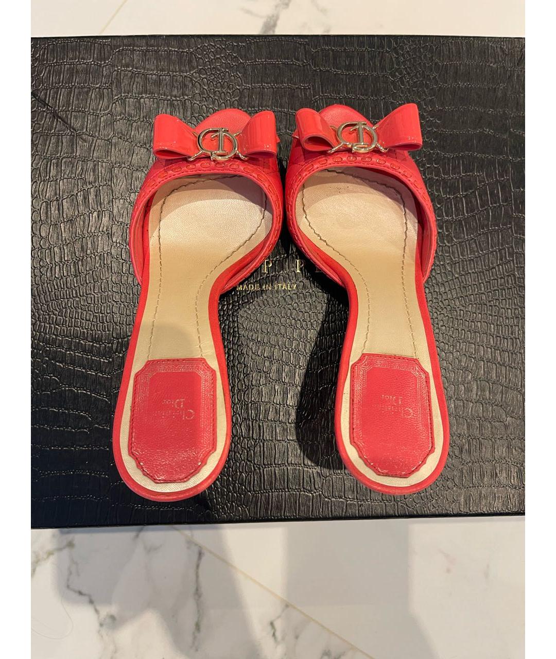 CHRISTIAN DIOR Коралловые кожаные мюли, фото 3