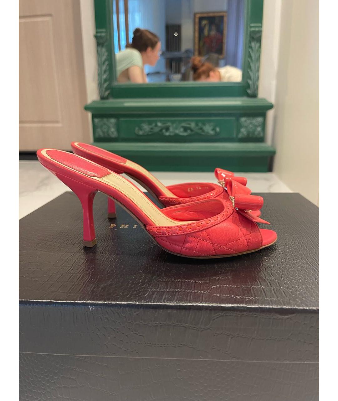 CHRISTIAN DIOR Коралловые кожаные мюли, фото 6