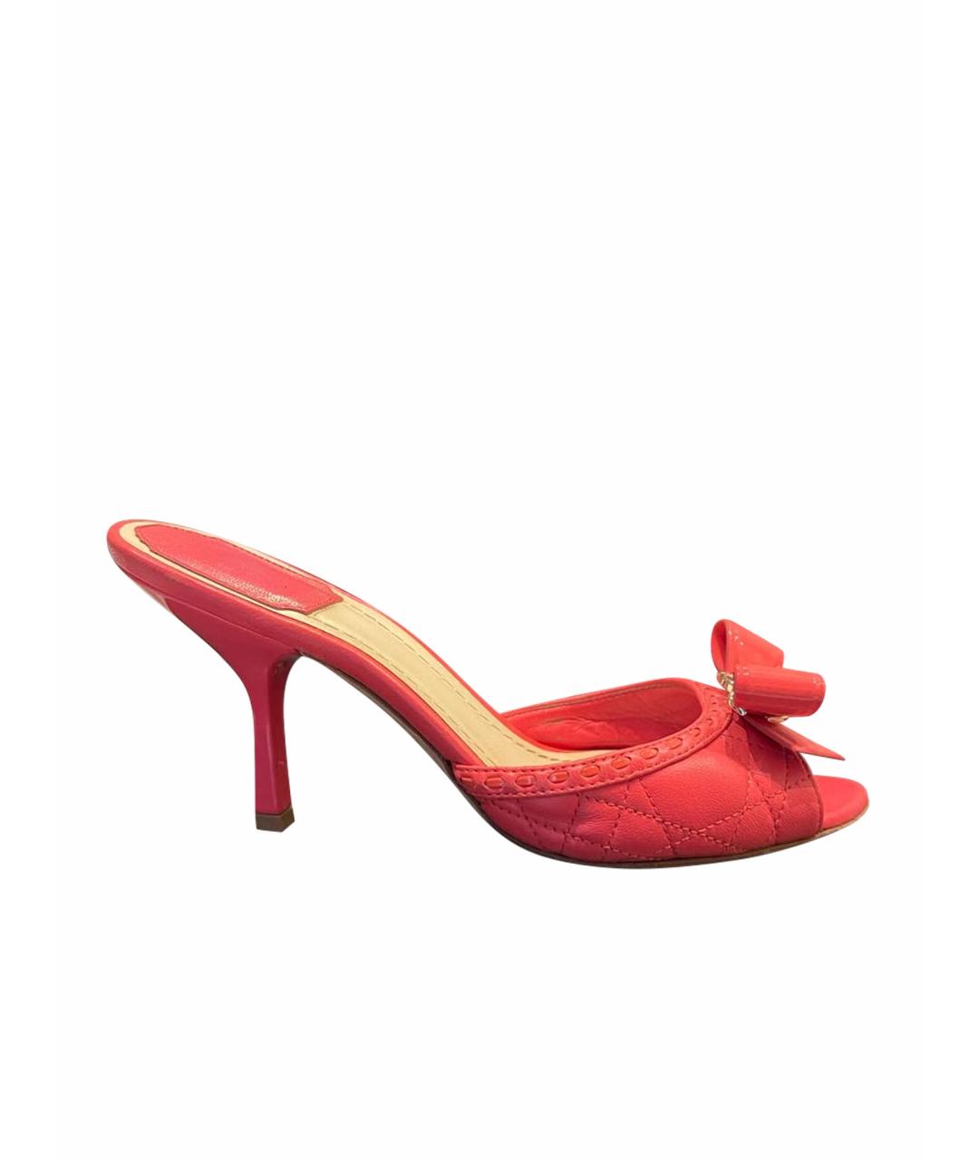 CHRISTIAN DIOR Коралловые кожаные мюли, фото 1