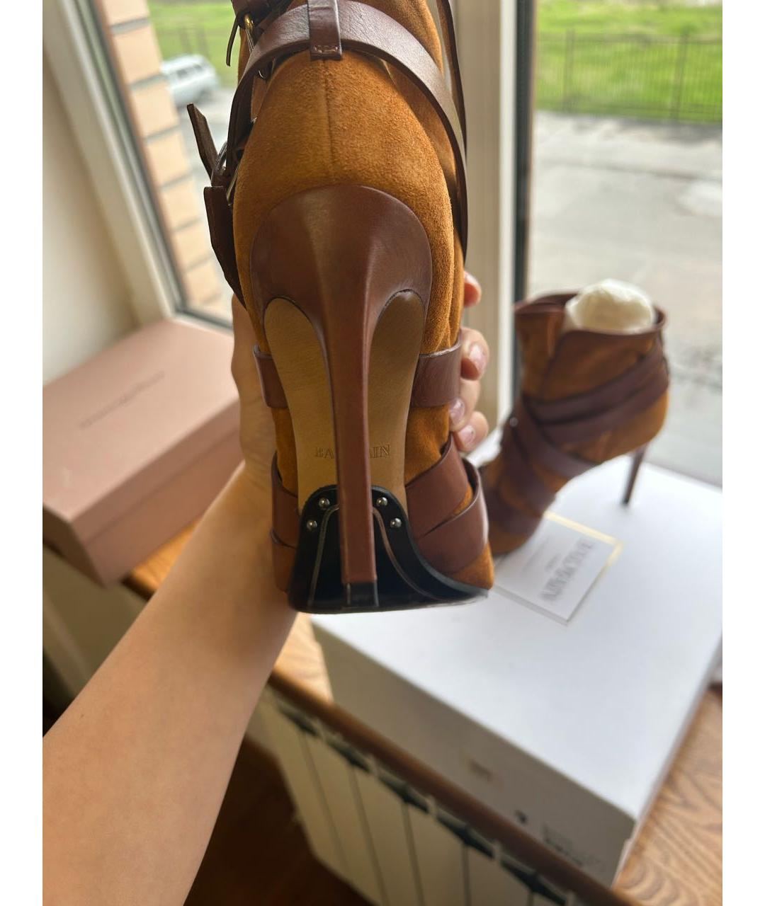 BALMAIN Коричневые замшевые ботильоны, фото 3