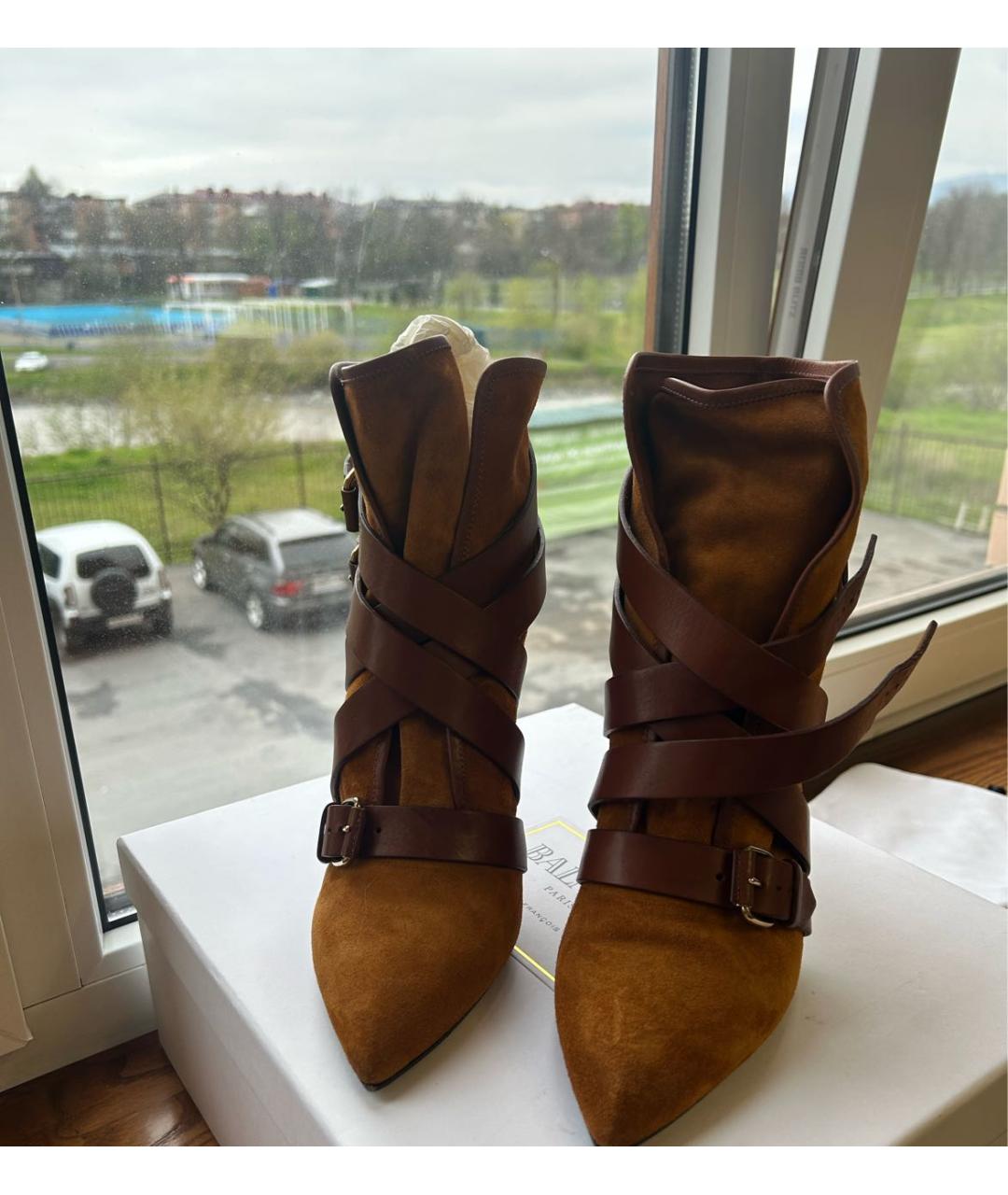 BALMAIN Коричневые замшевые ботильоны, фото 2