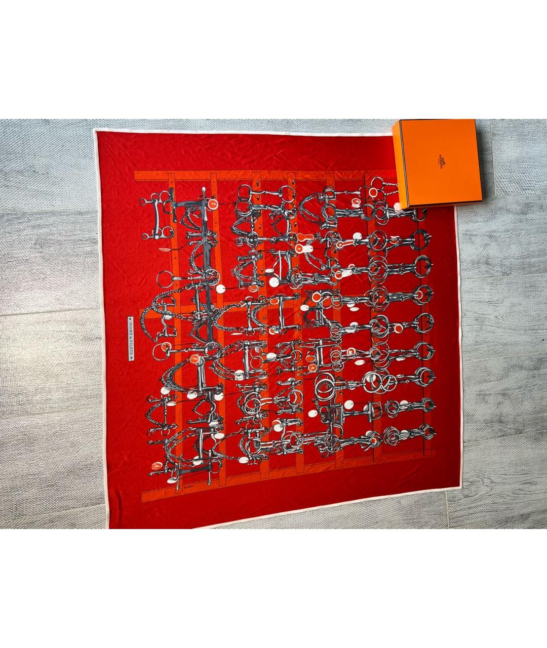 HERMES Красный шелковый платок, фото 5