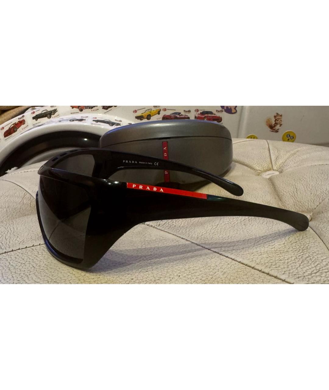 PRADA Черные пластиковые солнцезащитные очки, фото 3