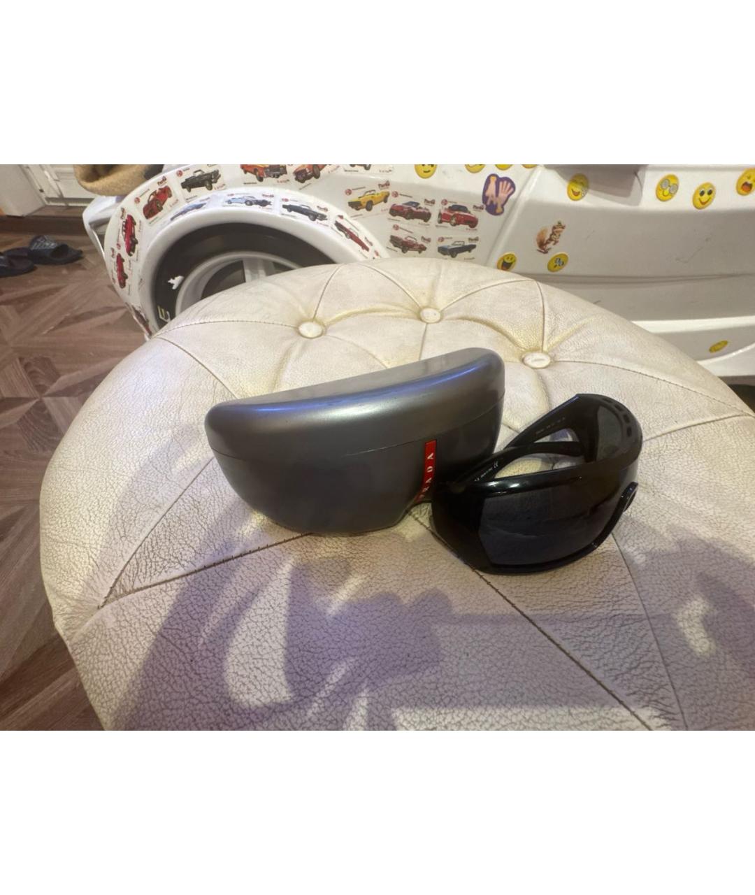 PRADA Черные пластиковые солнцезащитные очки, фото 4