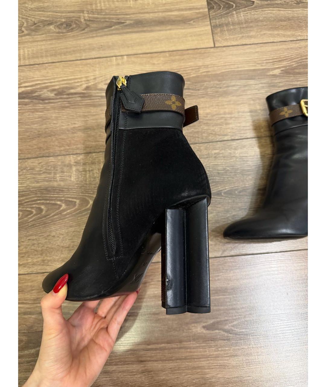 LOUIS VUITTON Черные замшевые ботильоны, фото 4