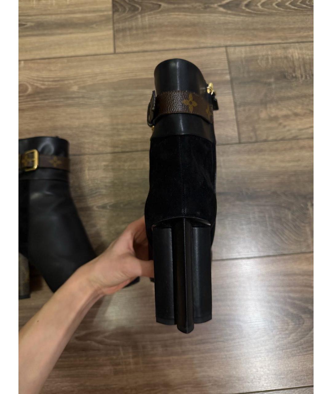 LOUIS VUITTON Черные замшевые ботильоны, фото 3
