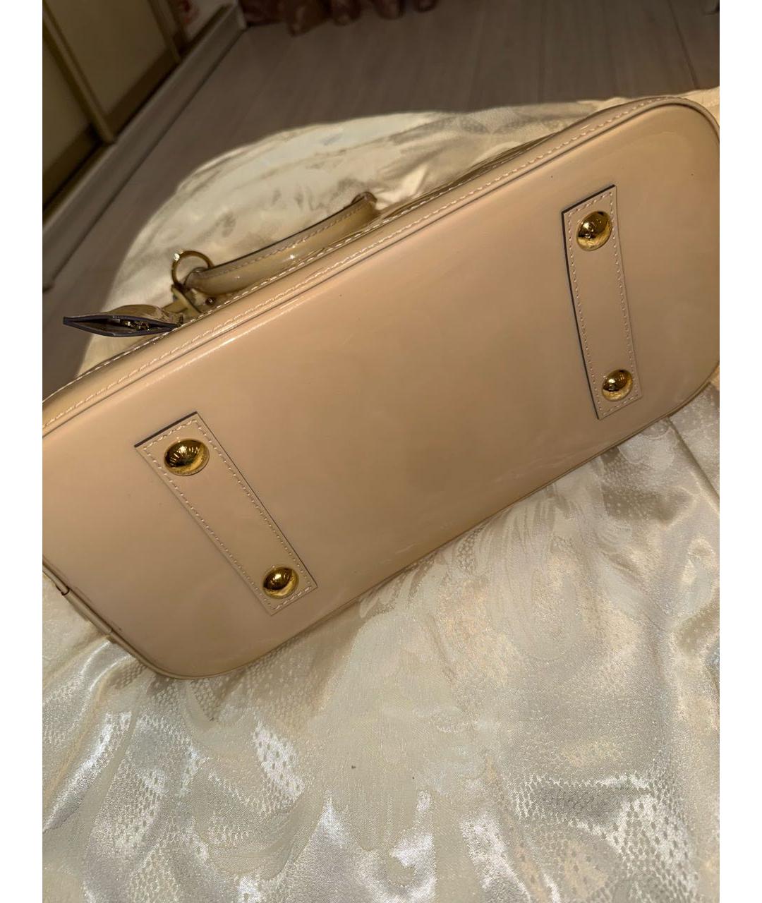 LOUIS VUITTON Бежевая сумка с короткими ручками из лакированной кожи, фото 6