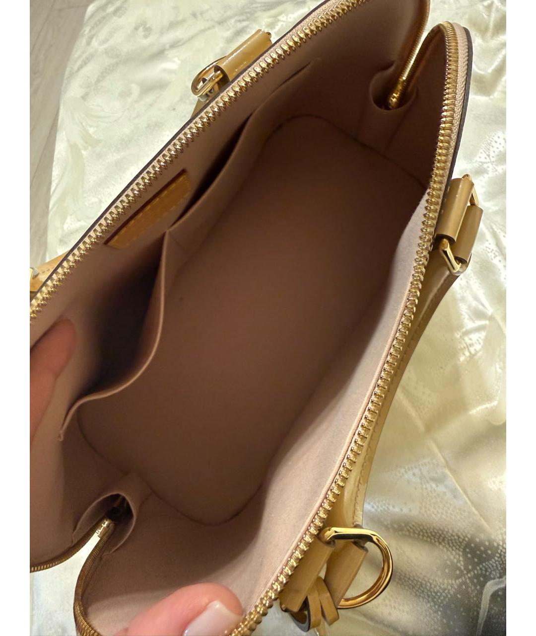 LOUIS VUITTON Бежевая сумка с короткими ручками из лакированной кожи, фото 4