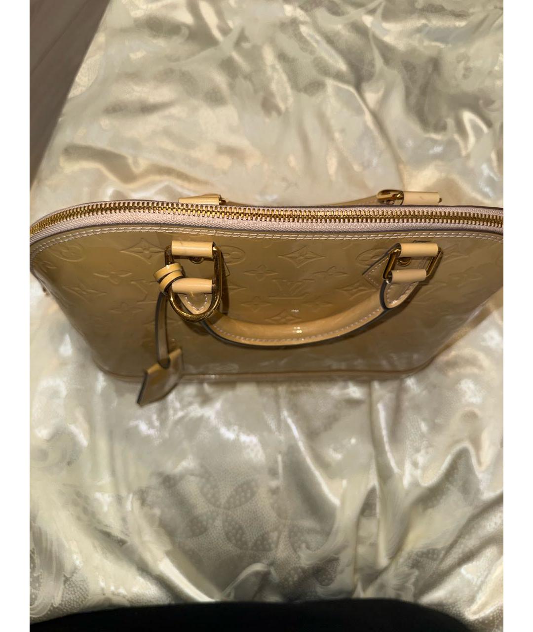 LOUIS VUITTON Бежевая сумка с короткими ручками из лакированной кожи, фото 2