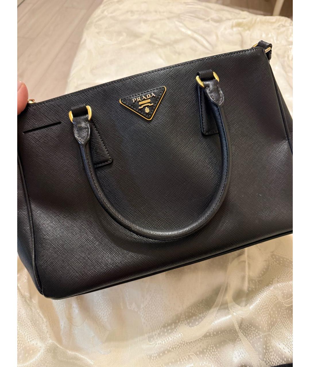 PRADA Черная кожаная сумка с короткими ручками, фото 5