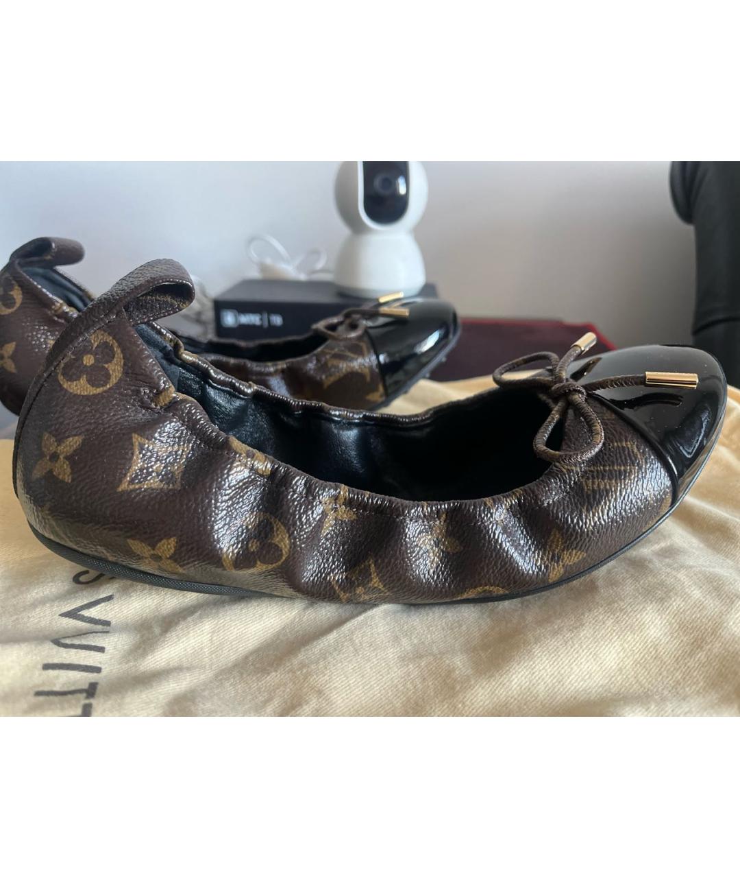 LOUIS VUITTON Коричневые кожаные балетки, фото 8