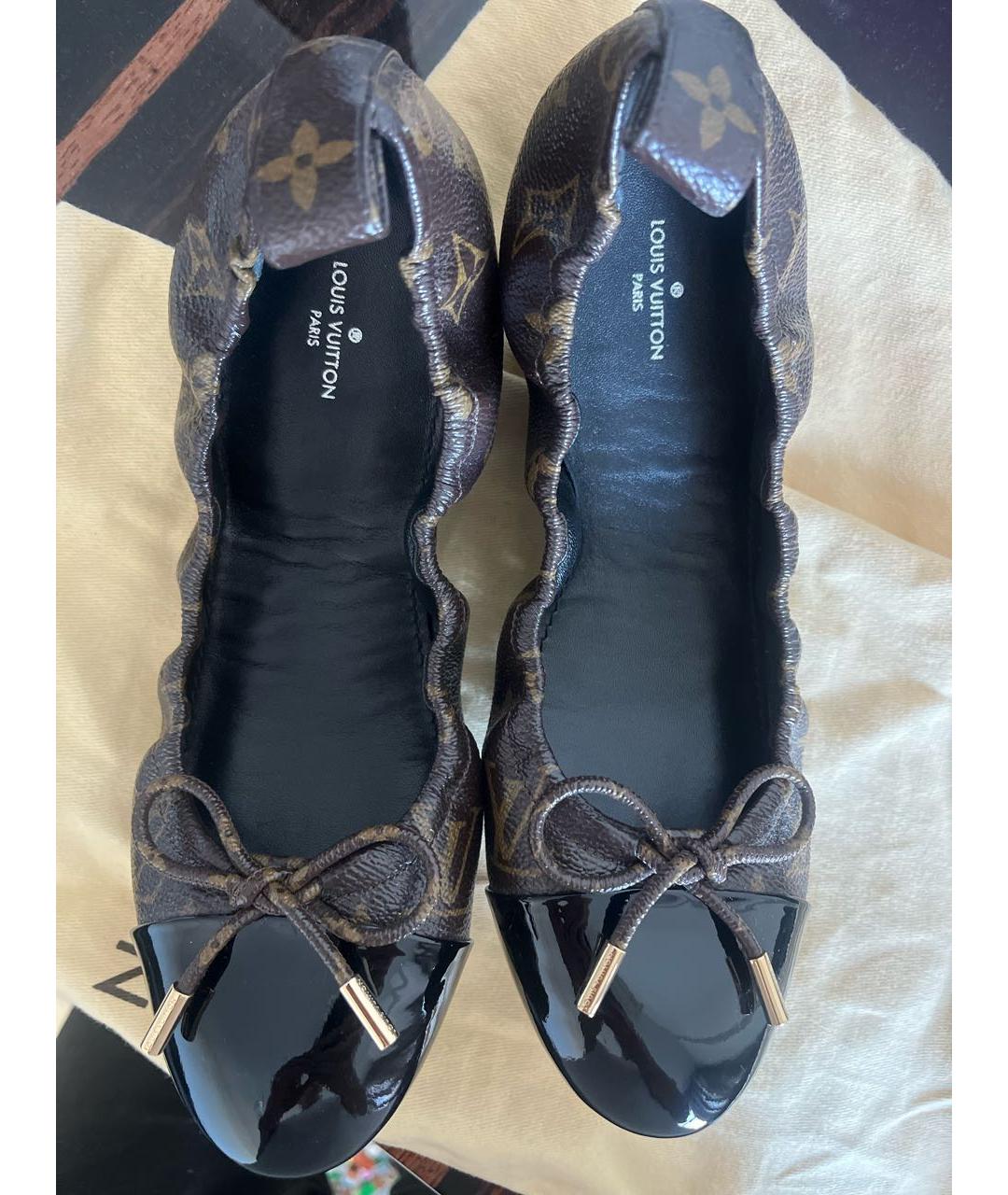 LOUIS VUITTON Коричневые кожаные балетки, фото 2