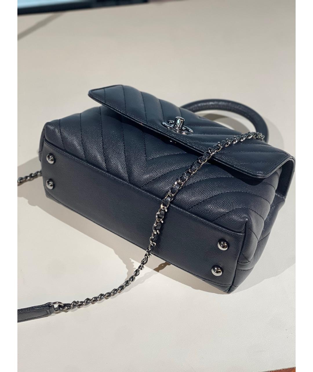 CHANEL Черная кожаная сумка с короткими ручками, фото 5