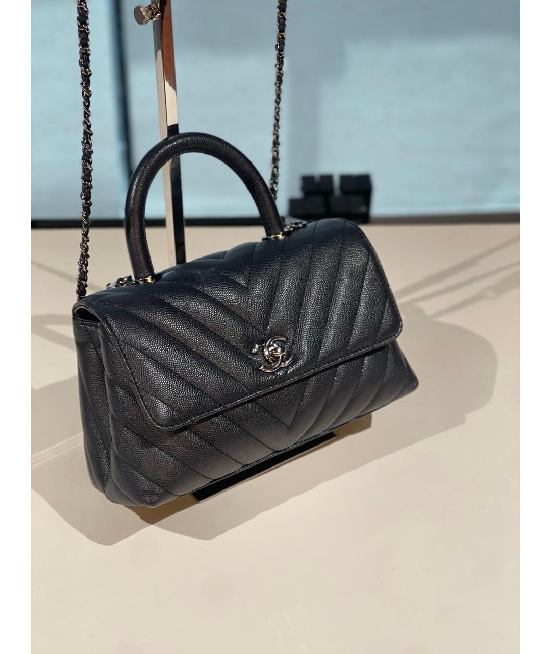 CHANEL Черная кожаная сумка с короткими ручками, фото 2