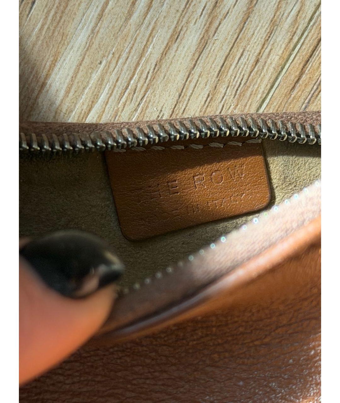THE ROW Коричневая кожаная сумка с короткими ручками, фото 2