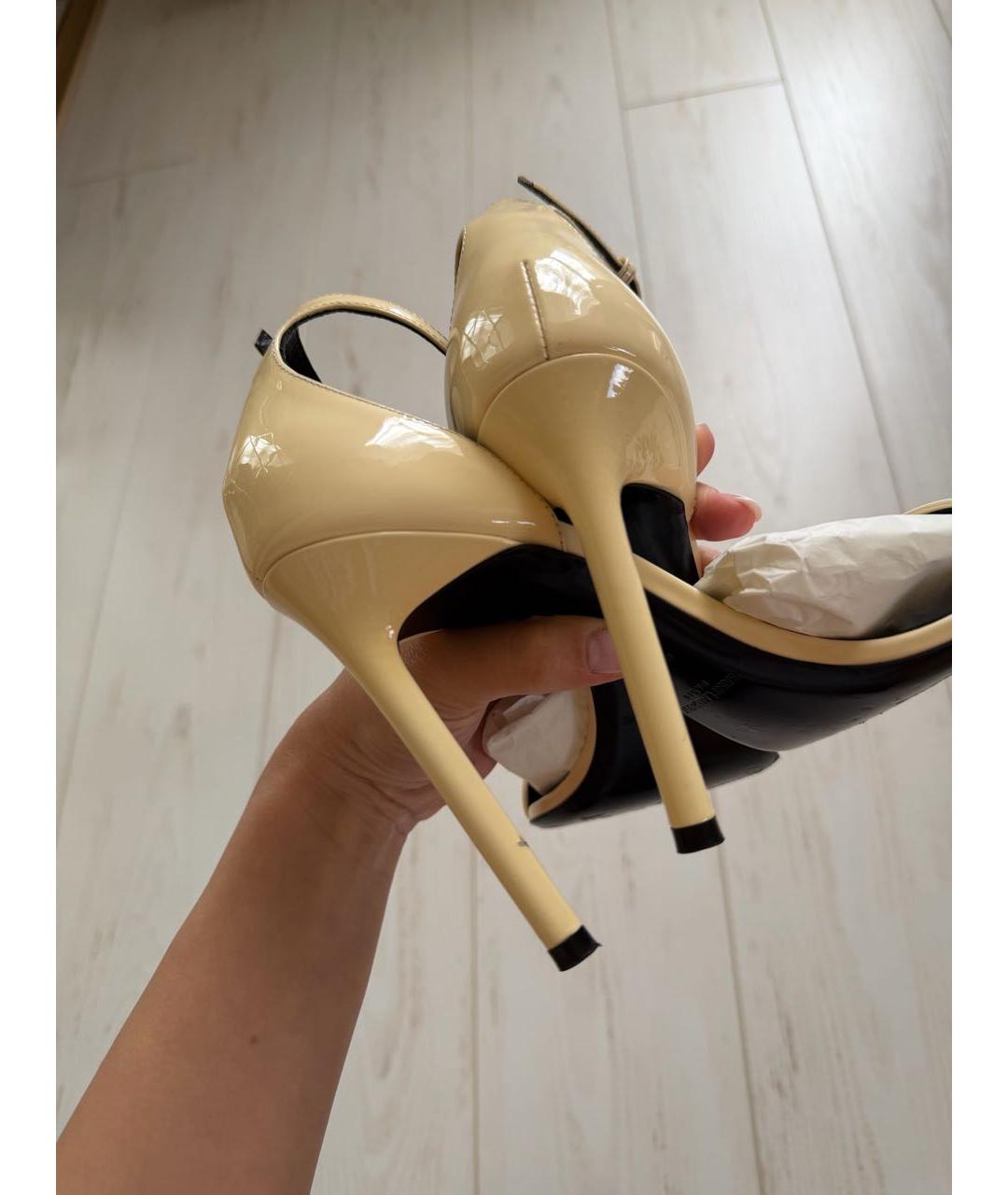 SAINT LAURENT Бежевые босоножки из лакированной кожи, фото 6
