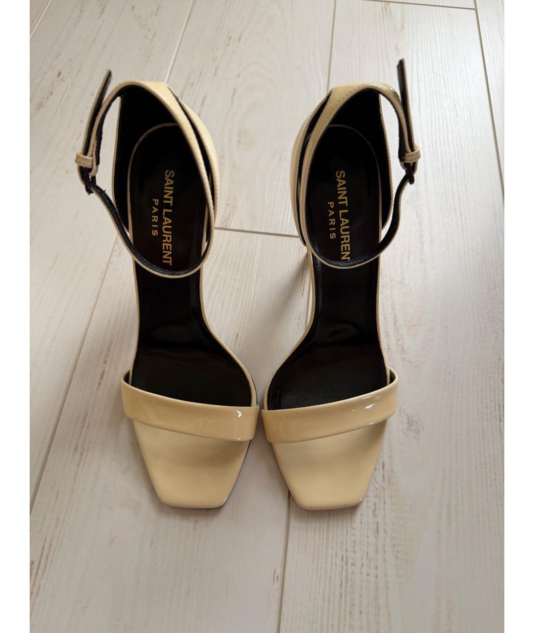 SAINT LAURENT Бежевые босоножки из лакированной кожи, фото 2