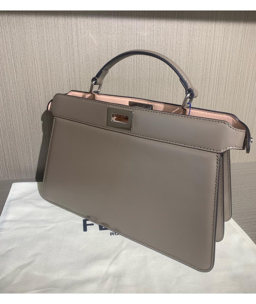 FENDI Серая кожаная сумка с короткими ручками, фото 3