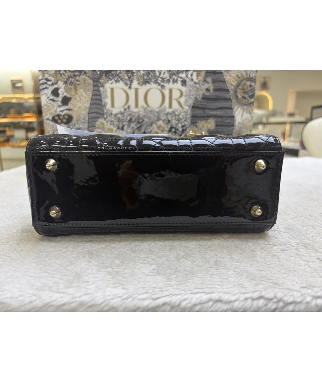 CHRISTIAN DIOR Черная сумка с короткими ручками из лакированной кожи, фото 5