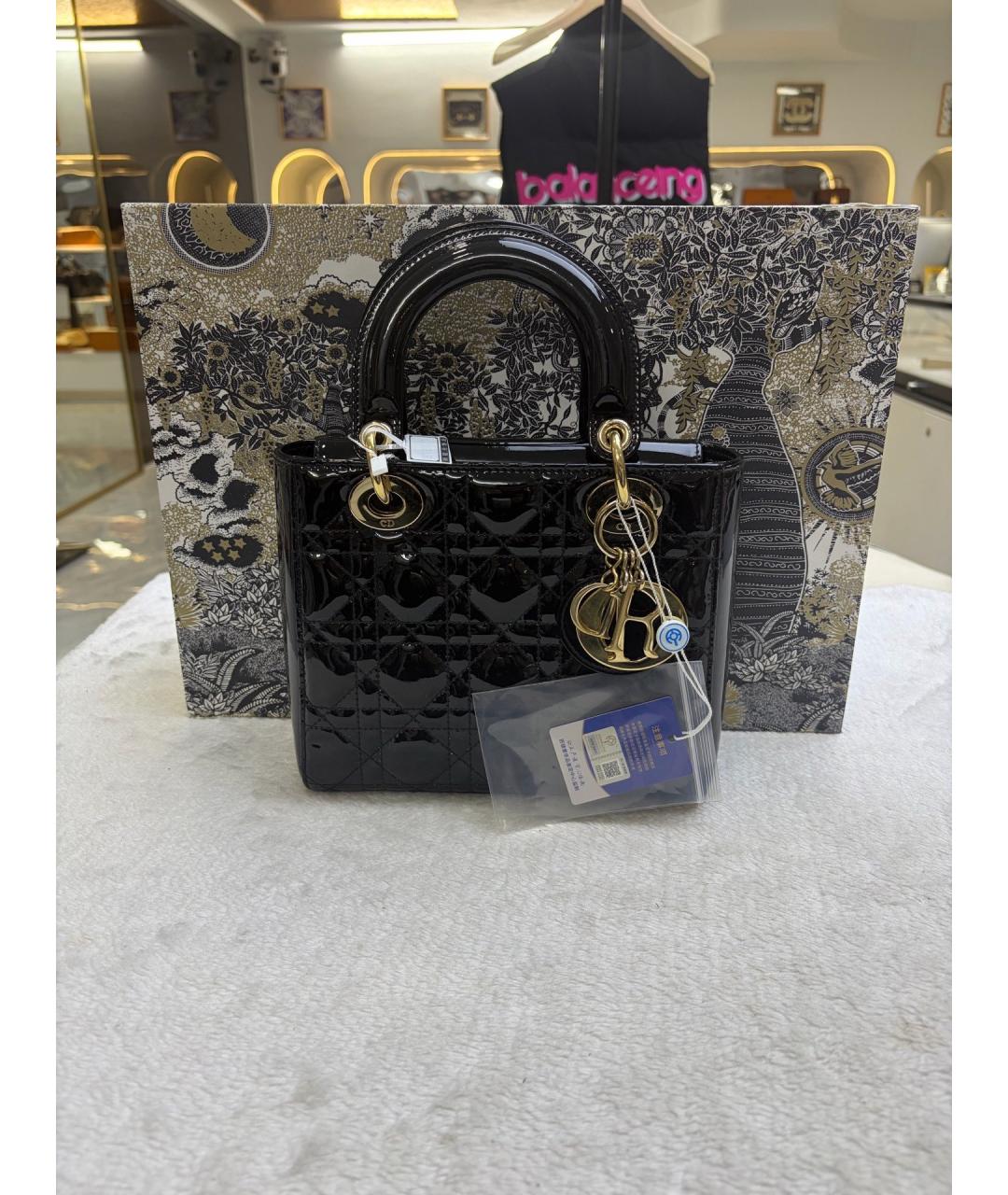 CHRISTIAN DIOR Черная сумка с короткими ручками из лакированной кожи, фото 9