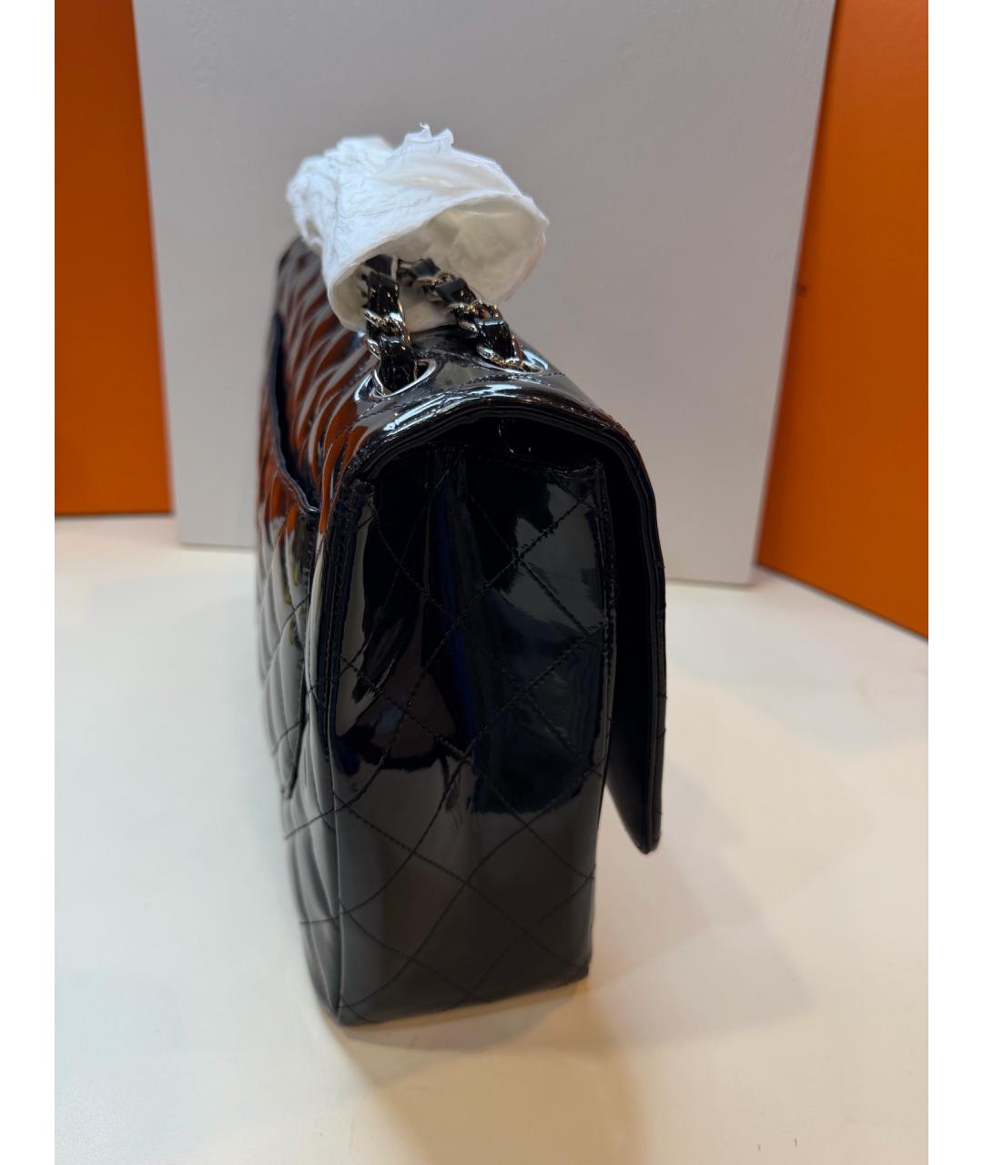 CHANEL Черная сумка через плечо из лакированной кожи, фото 3