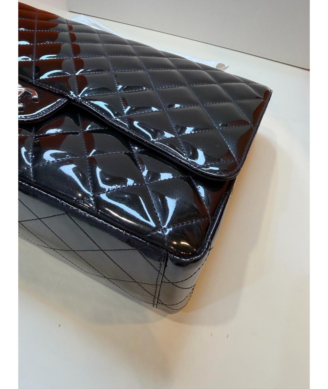 CHANEL Черная сумка через плечо из лакированной кожи, фото 5